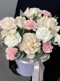 "Композиция с французскими розами и диантусами «Ренессанс»" – Фото 2