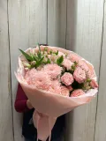 "букет из кустовой хризантемы, пионовидных кустовых роз и альстромерии Романтическое настроение " – Фото 1