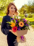 "Букет из ирисов, гербер и лилий Клумба - делюкс" – Фото 1