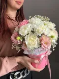 "Цветы в коробке. Диантусы, эустома и гипсофила" – Фото 0