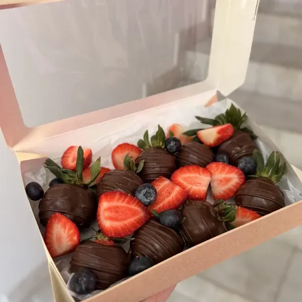 Клубника в шоколаде «lov»