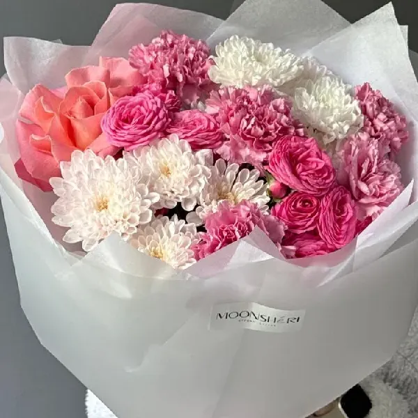 Нежный букет в этот день 🌸