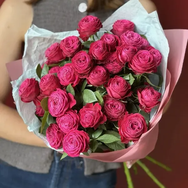 Монобукет «Малиновая кустовая роза» 7 шт