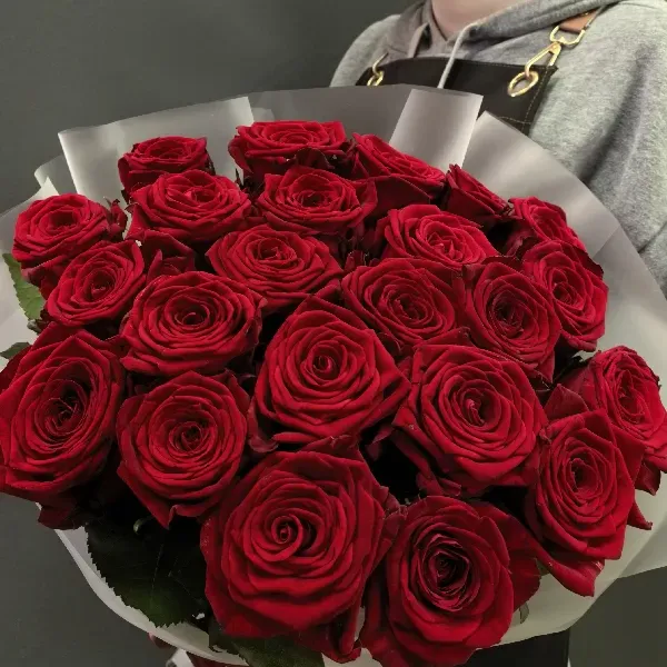 Букет красных роз 60 см 23 шт