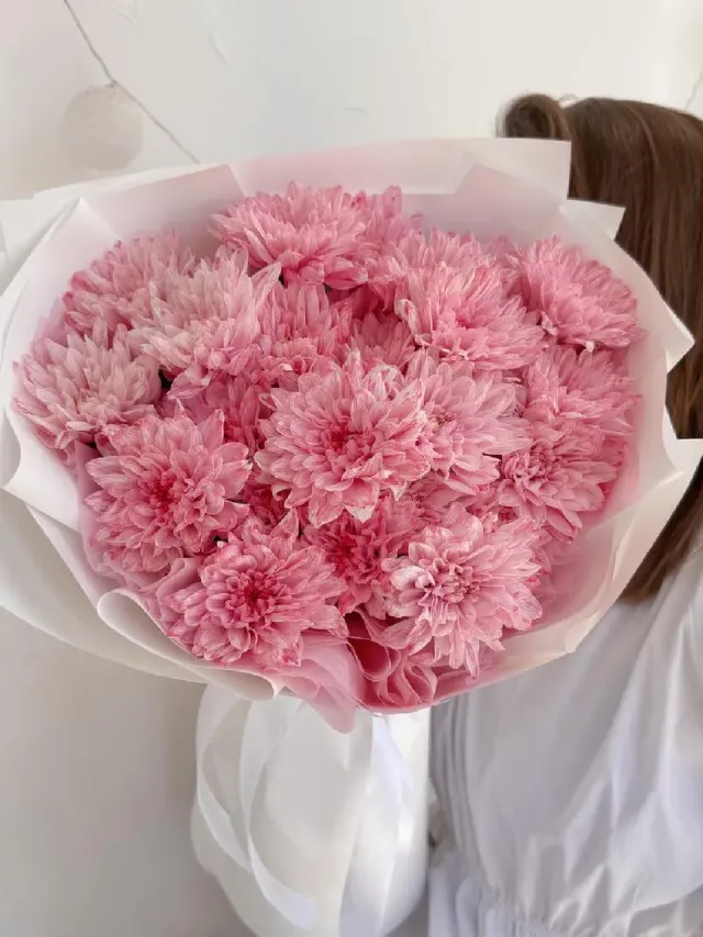 "Букет розовых хризантем в дизайнерской упаковке 🌸" – Фото 1