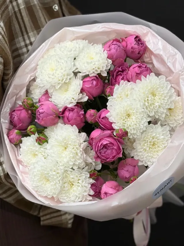 "Букет Мадам, кустовые пионовидные розы и кустовая хризантема" – Фото 2