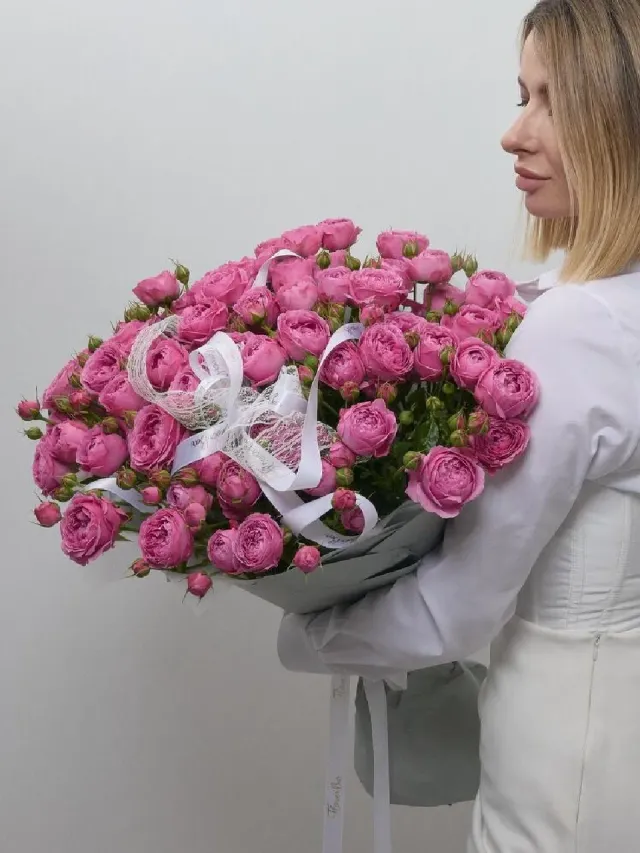 "Premium Круглый букет из 15 пион кустовых роз" – Фото 1
