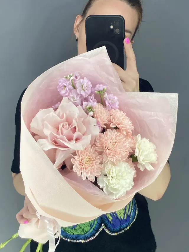 "букет комплимент 🌸 с французской розой 🥐 и ароматной маттиолой 🩷" – Фото 3