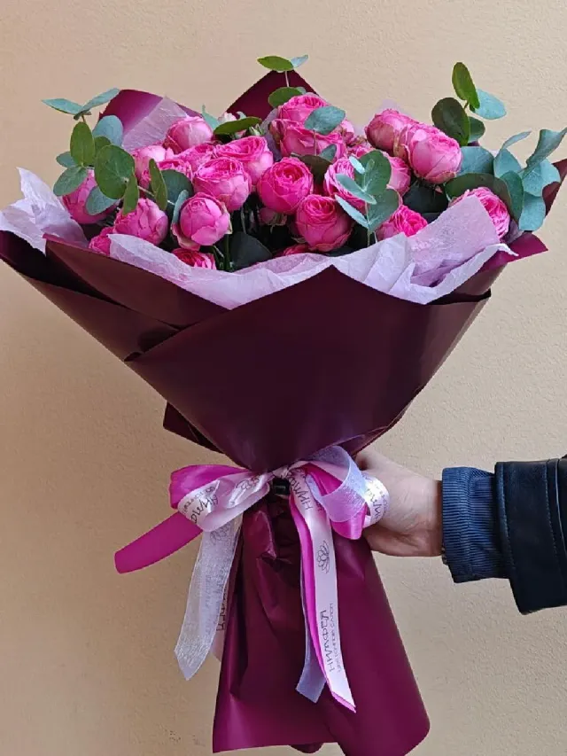"Букет из 7 кустовых роз Жизель с эвкалиптом. Букет на первое сентября" – Фото 3