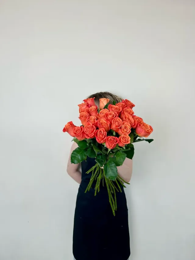 "розы 25 шт без оформления orange crush" – Фото 1