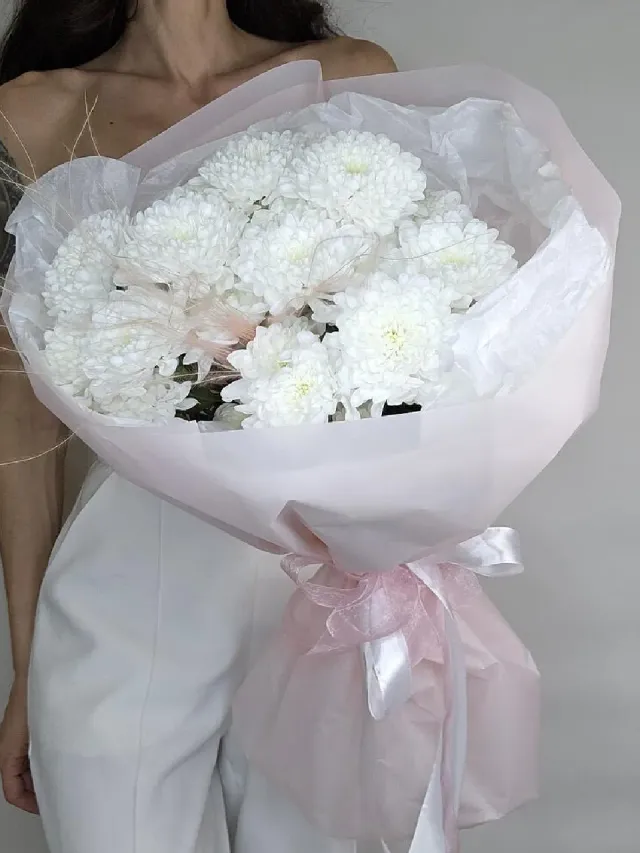 "Букет из белой кустовой хризантемы" – Фото 1