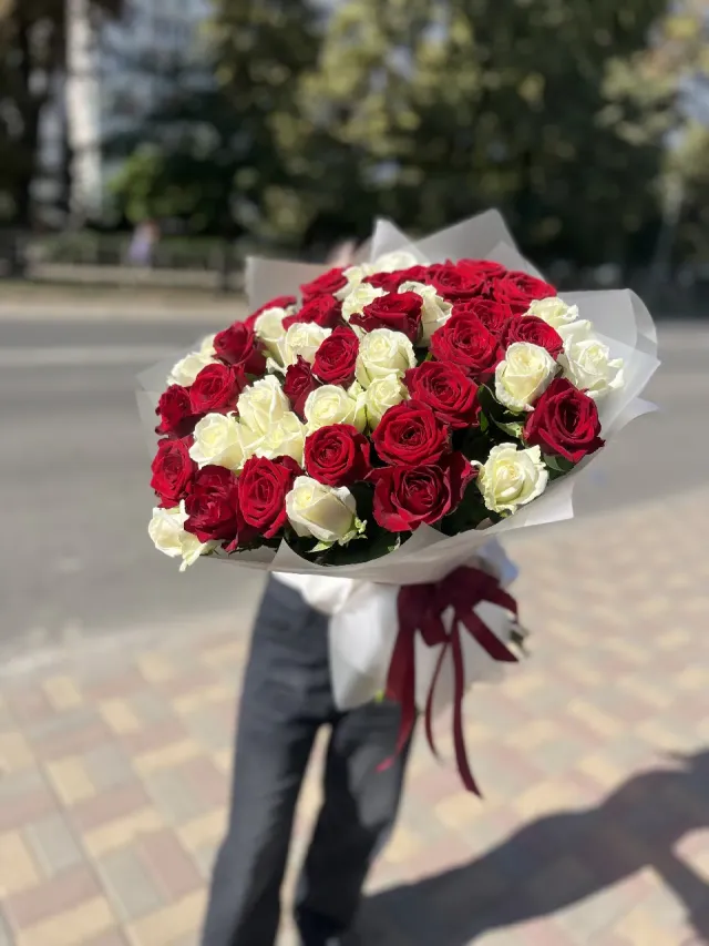 "Букет из 45 роз в упаковке" – Фото 1