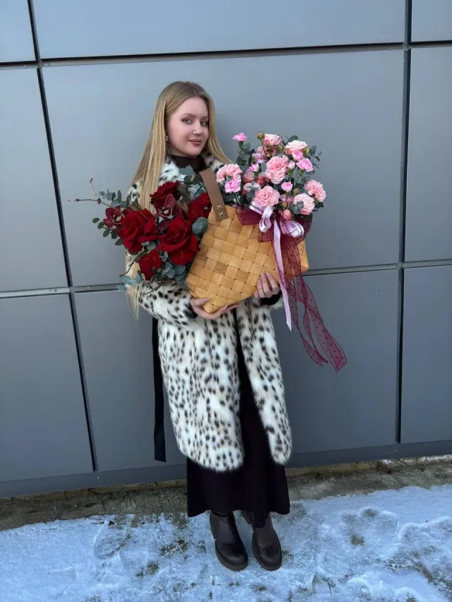 "Плетёная авторская корзина с групировкой цвета" – Фото 3