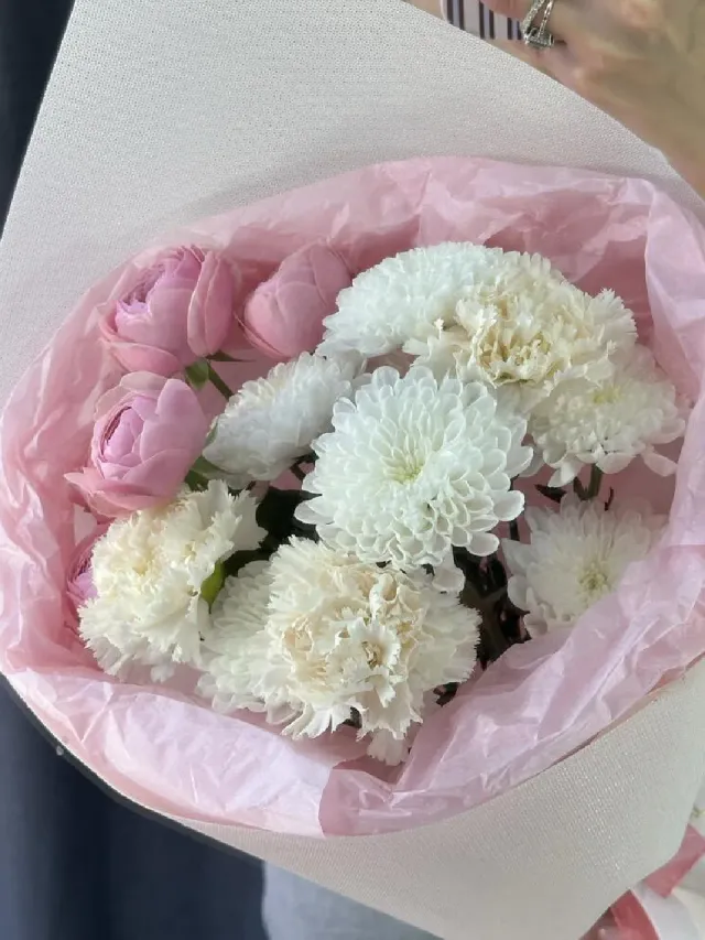 "Нежный букет в конверте с кустовой розой «Маленькое счастье» 💗" – Фото 4
