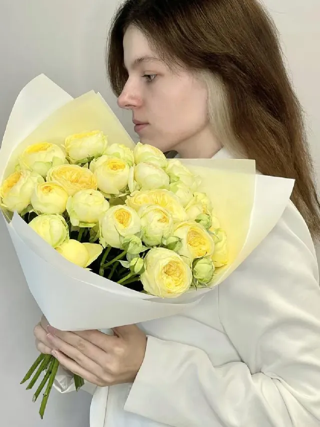 "«Ванильный десерт» букет из кустовых пионовидных роз пион баблз" – Фото 1