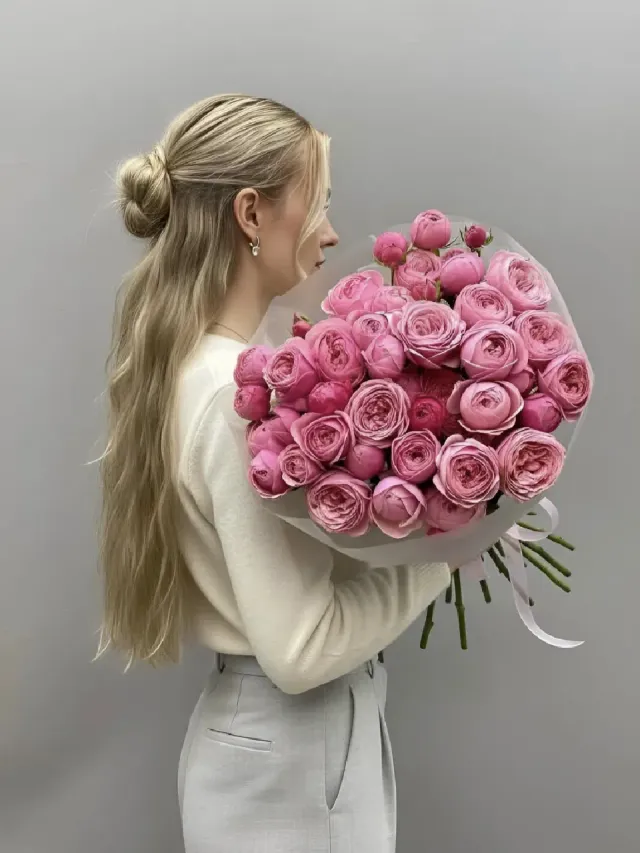 "«Сильва Пинк: 11 причин влюбиться» 🌸 моно букет 11 веток кустовой розы" – Фото 1