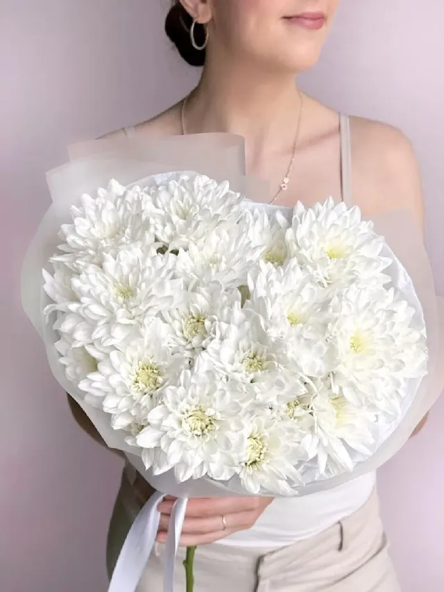 "Воздушный букет белая кустовая хризантема" – Фото 1