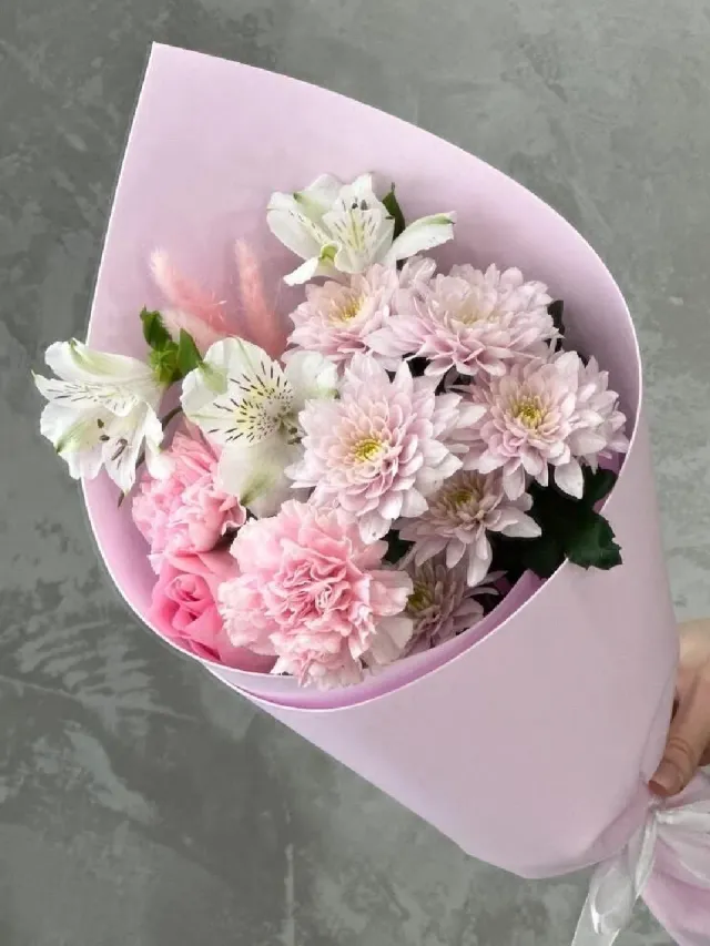 "Нежный букет комплимент из хризантемы, розы, диантусов и альстромерии🌸" – Фото 3
