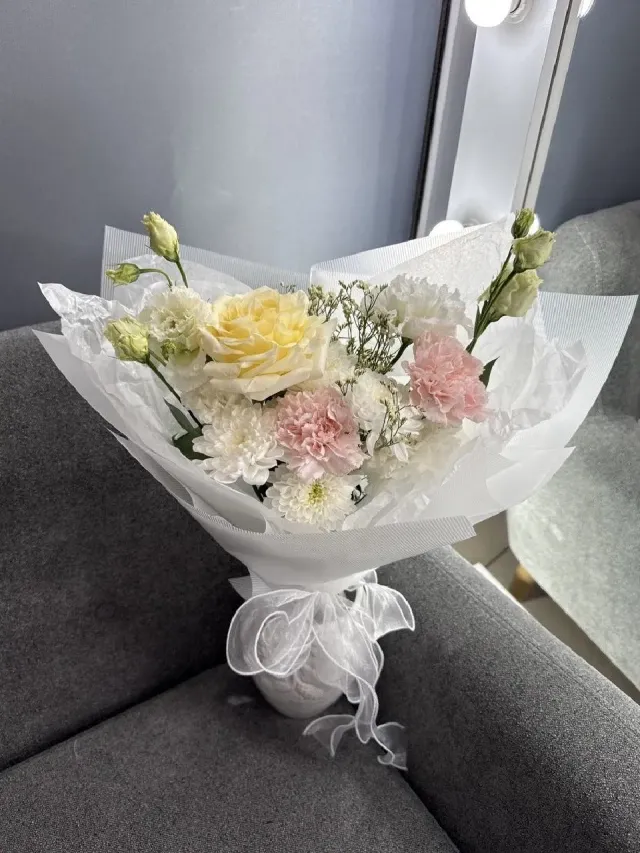 "Авторский букет с пионовидной розой и диантусами💕💕💕" – Фото 4