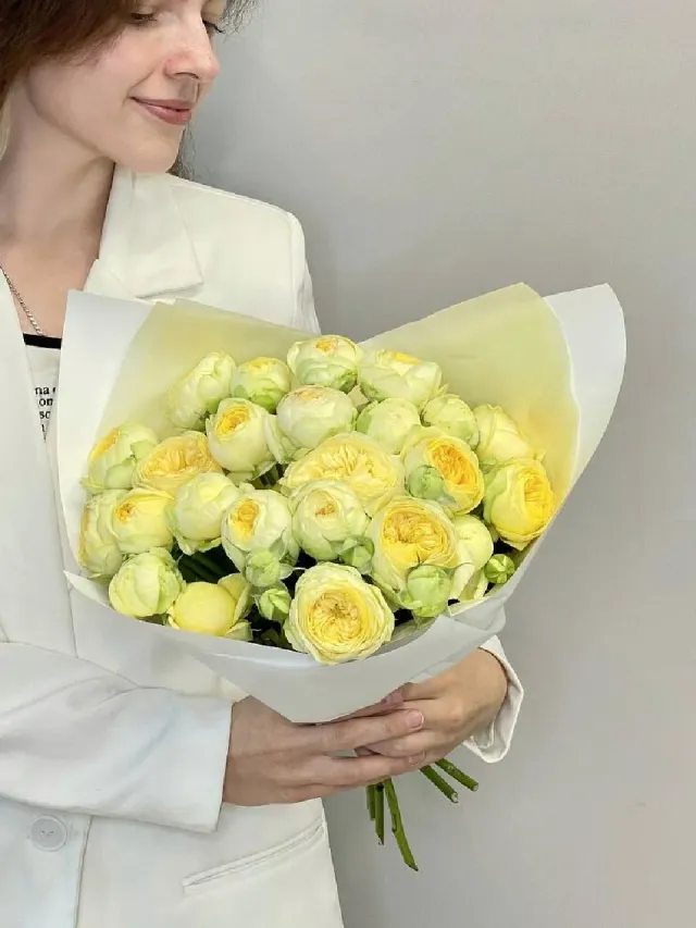 "«Ванильный десерт» букет из кустовых пионовидных роз пион баблз" – Фото 6