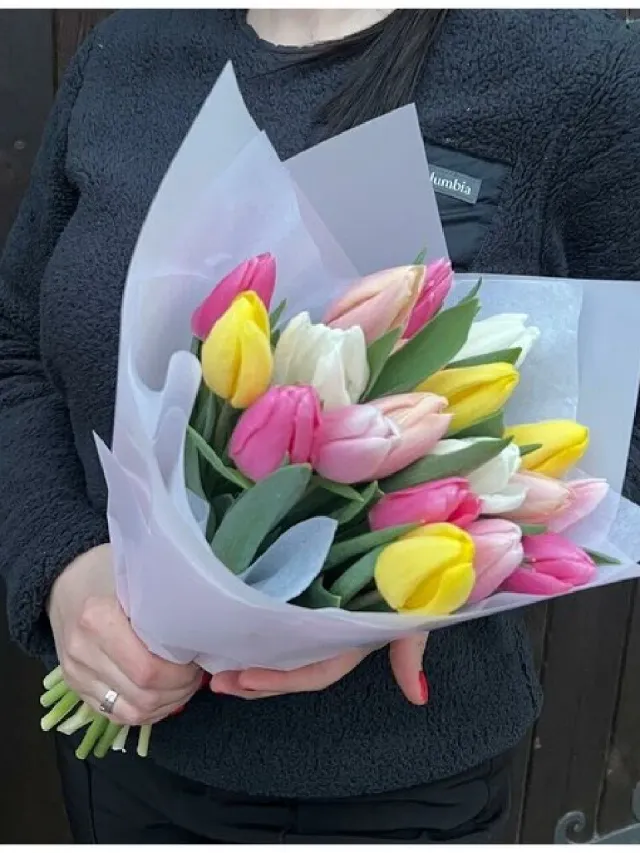 "Букет из 19 разноцветных тюльпанов на 8 марта" – Фото 1