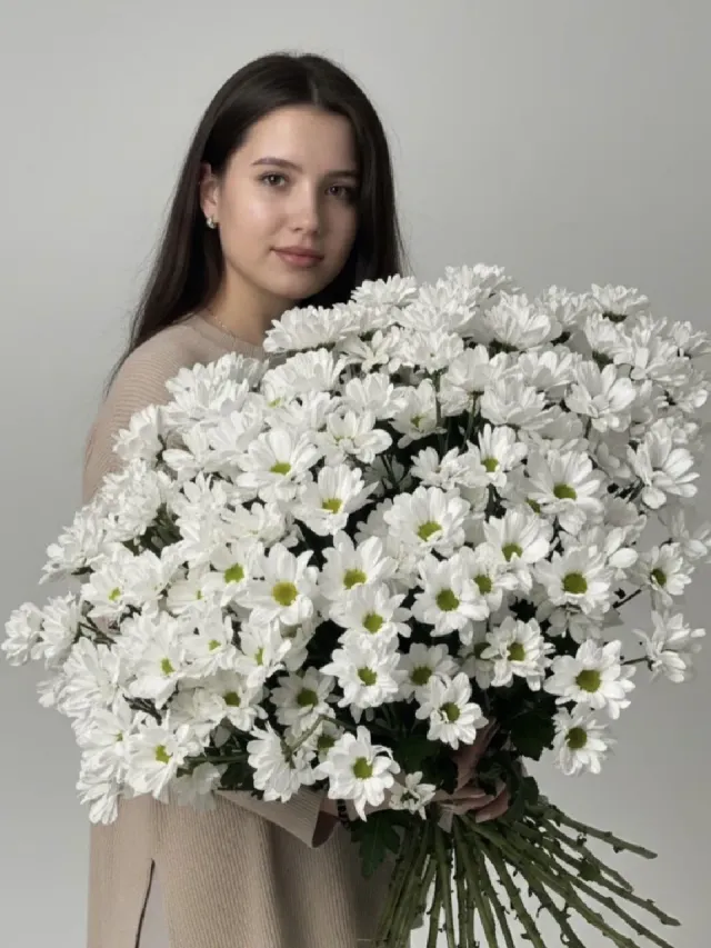 "«Ромашковое поле» 🌸 моно букет 17 хризантем кустовых" – Фото 1