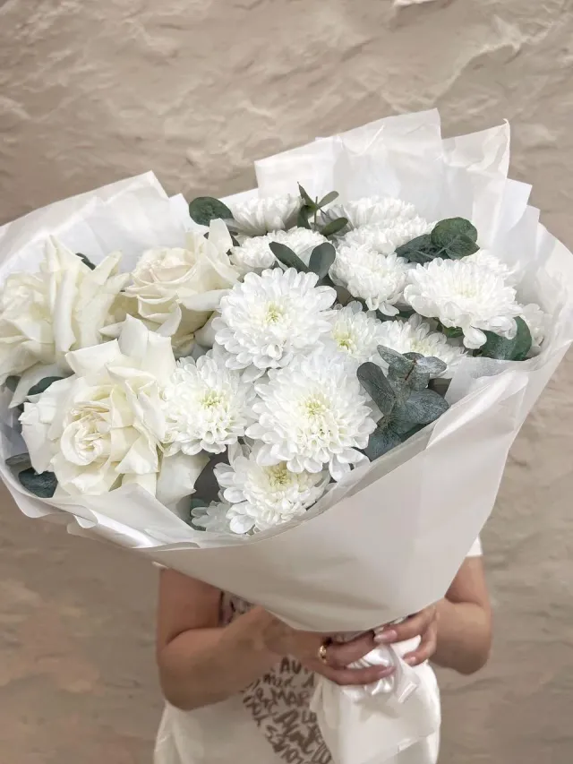 "Букетиз французских роз ,хризантем и эвкалипта" – Фото 18