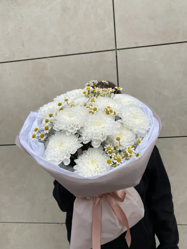 "Букет кустовая хризантема и ромашки" – Фото 1