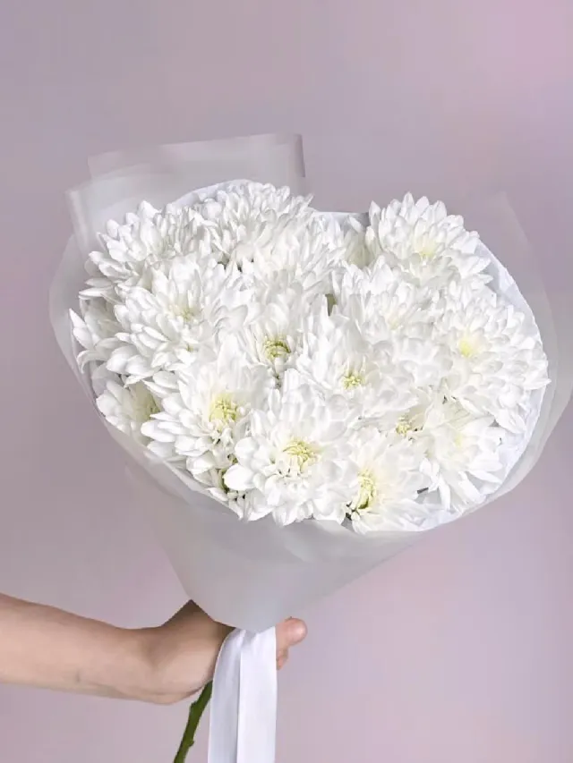 "Воздушный букет белая кустовая хризантема" – Фото 3