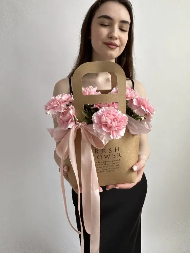 "Сумка Fresh Flowers с зефирными диантусами (гвоздиками)" – Фото 4