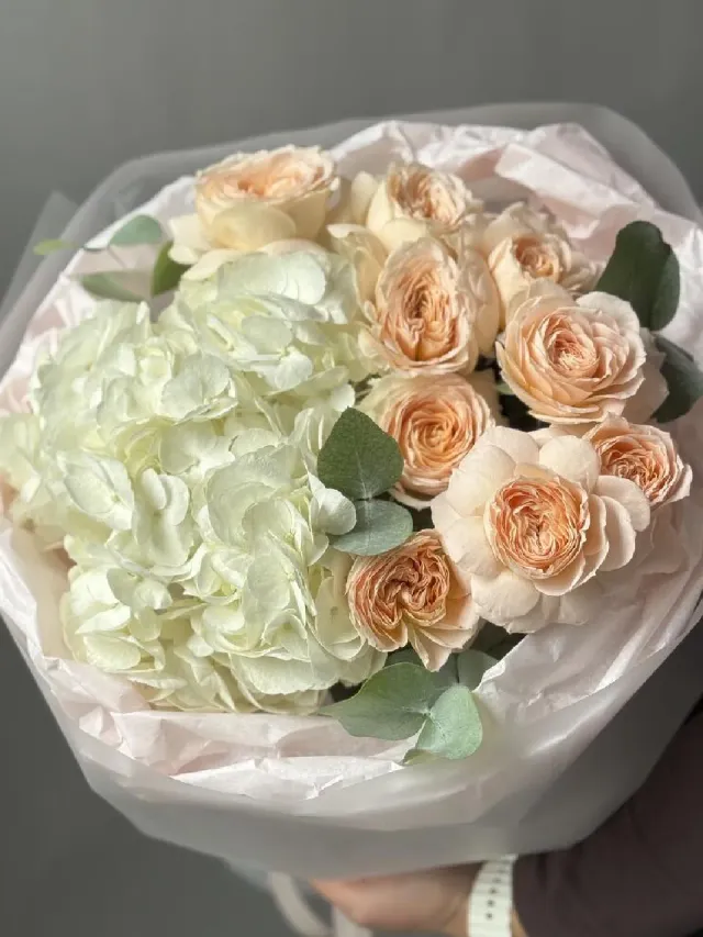 "Дуобукет белая гортензия и кустовая роза Pavlova" – Фото 2