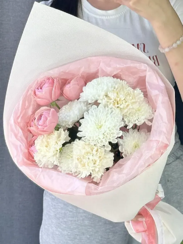 "Нежный букет в конверте с кустовой розой «Маленькое счастье» 💗" – Фото 5