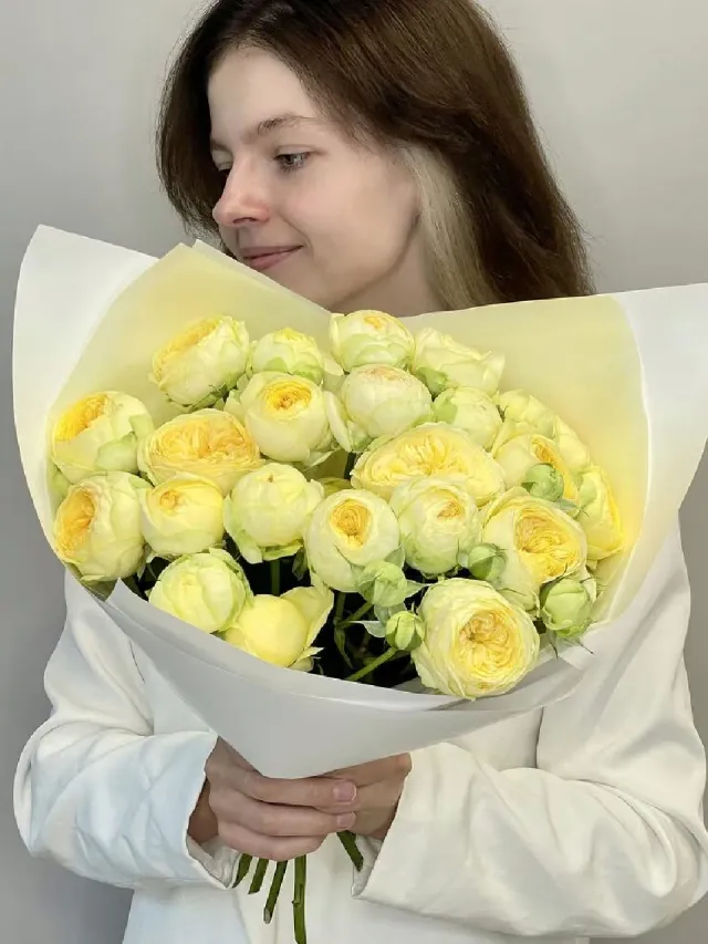"«Ванильный десерт» букет из кустовых пионовидных роз пион баблз" – Фото 2