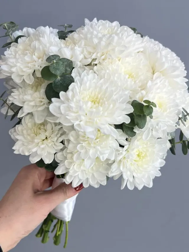 "Свадебный букет из хризантем и эвкалипта " – Фото 4